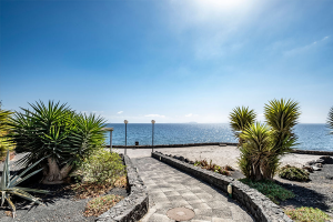 Villa-playa-real-pathway-sea